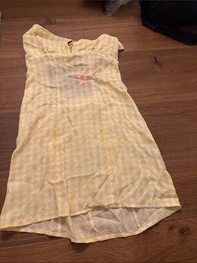 Edikted Yellow Gingham Summer Dress
Size: S
NWT